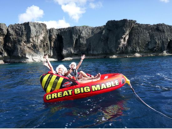ビッグマーブル 万座毛エリアの海で楽しむ！3歳から参加OK！＜グリーンフィンズ認定店／恩納村＞by 恩納海浜公園ナビービーチ