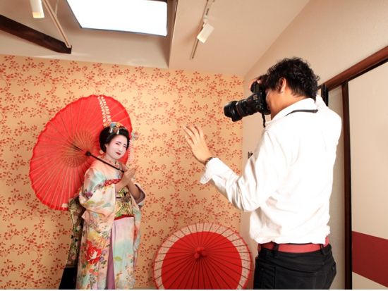 舞妓変身体験 カップルで一緒に特別な京都の思い出に！お座敷撮影プランまたは野外撮影プラン＜2～3.5時間／京都市／祇園＞by 舞妓体験処 ぎをん彩