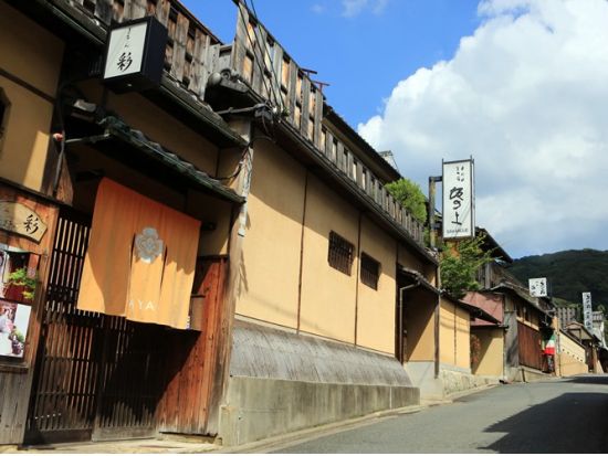 舞妓変身体験 カップルで一緒に特別な京都の思い出に！お座敷撮影プランまたは野外撮影プラン＜2～3.5時間／京都市／祇園＞by 舞妓体験処 ぎをん彩