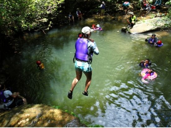 マングローブカヌー+ジャングルトレッキング+ピナイサーラの滝遊び　ちびっ子主役のツアーで子供の成長や興味関心を育む旅に！＜上原港または西部地区ホテル無料送迎＞