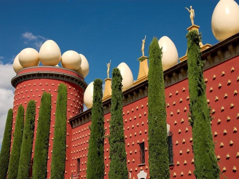 フィゲラス ダリ美術館 ジローナ バルセロナ発 日帰り近郊ツアー バルセロナの観光 オプショナルツアー専門 Veltra ベルトラ