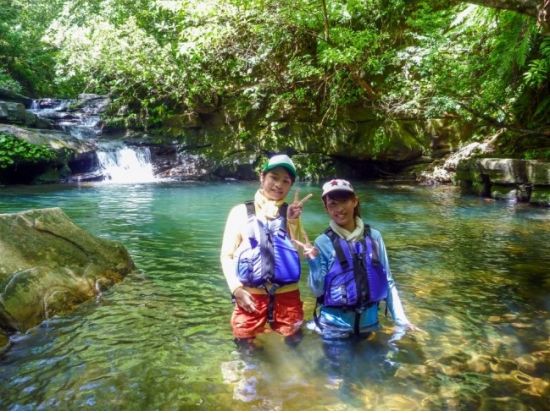 マングローブカヌー+キャニオニングツアー　暑ければ暑いほど楽しい！亜熱帯の川を満喫！＜5～9月／上原港または西部地区ホテル無料送迎／西表島＞