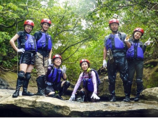 マングローブカヌー+キャニオニングツアー　暑ければ暑いほど楽しい！亜熱帯の川を満喫！＜5～9月／上原港または西部地区ホテル無料送迎／西表島＞