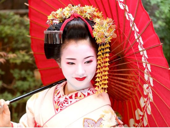 舞妓変身体験 お座敷撮影プラン 芸妓への変更・お庭撮影可＜京都市／祇園＞by 舞妓体験処 ぎをん彩