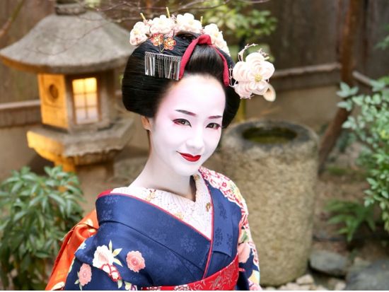 舞妓変身体験 お座敷撮影プラン 芸妓への変更・お庭撮影可＜京都市／祇園＞by 舞妓体験処 ぎをん彩