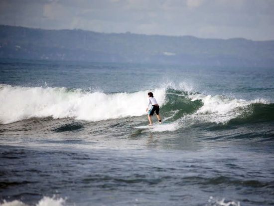 サーフィンプライベートスクール 湘南で波乗りデビュー 最大2名＜午前・午後／茅ヶ崎＞ by SKY SURF YOGA
