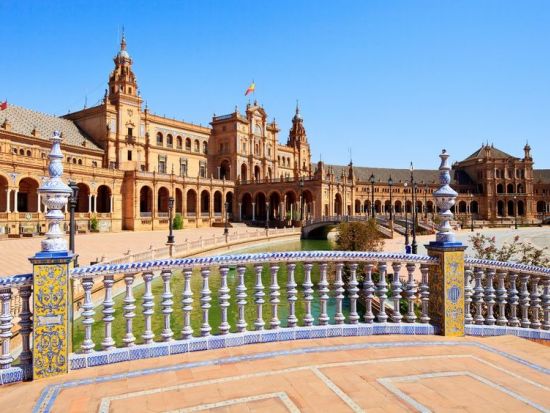 日本語ガイド同行！スペイン周遊4泊5日　コルドバ＆セビリア＆グラナダ＆バルセロナ ＜日曜出発／マドリード発バルセロナ着＞by ミカミトラベル