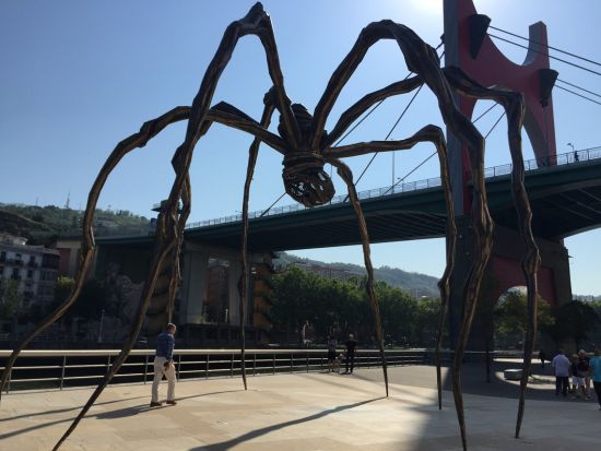 ビルバオ 半日ウォーキングツアー 芸術と美食の街を堪能！＜午前or午後／日本語／ビルバオ発＞