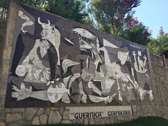 バスク地方の風光明媚な村をめぐる 半日観光ツアー　サン・フアン・デ・ガステルガチェ＆ピカソのゲルニカ村 ＜貸切／ビルバオ発＞