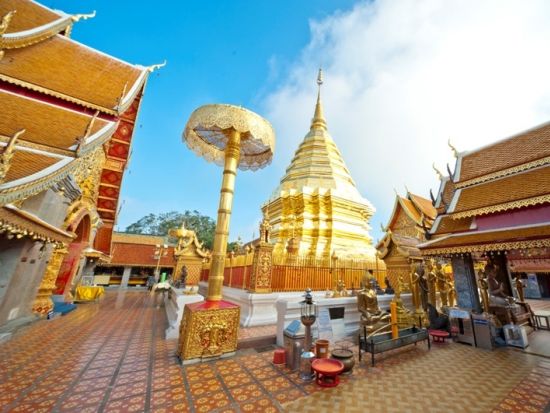 【チェンマイ発】郊外最大の名所・ドイステープ寺院に訪れる半日ツアー＜午前 or 午後／ホテル送迎付／日本語ガイド＞
