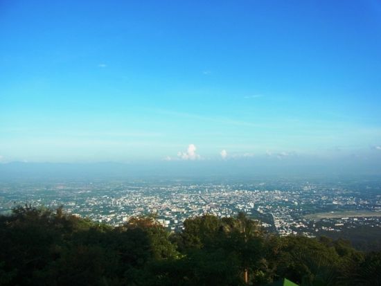 【チェンマイ発】郊外最大の名所・ドイステープ寺院に訪れる半日ツアー＜午前 or 午後／ホテル送迎付／日本語ガイド＞
