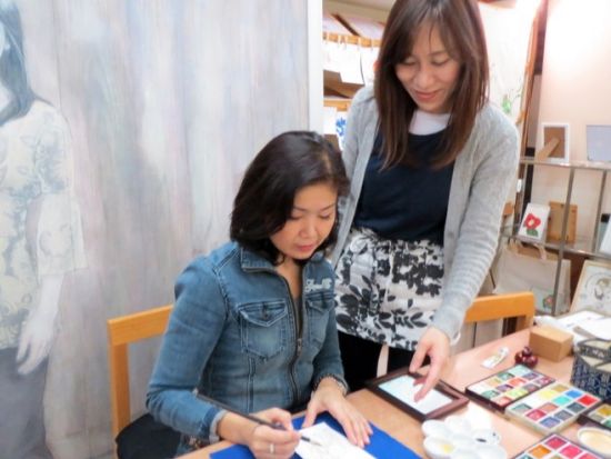 日本画体験　京都旅行の思い出に絵はがきをつくろう＜日本画体験処 絵まき＞