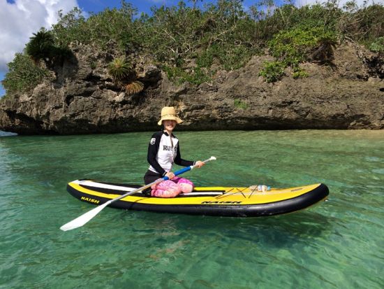 SUP体験　美しい海やマングローブの川を水面散歩　初心者歓迎！＜1グループ貸切／市街地ホテル送迎付／石垣島＞by にじいろのさかな