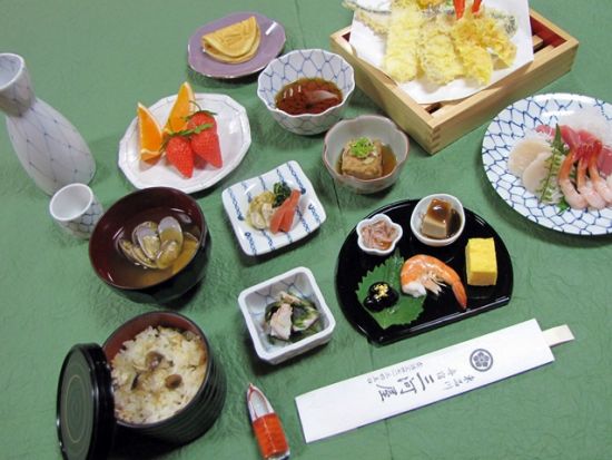 乗合屋形船 お台場周遊 天ぷらのコース料理＆飲み放題付 盛り上げ上手な女船頭がご案内！＜北品川発＞by三河屋