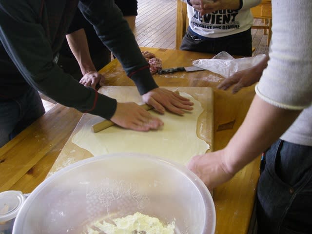 ほうとう手打ち体験 甲州名物ほうとうを通じて山梨の食文化を知ろう カントリーレイクシステムズ 富士河口湖町 山梨の観光 遊び 体験 レジャー専門予約サイト Veltra ベルトラ