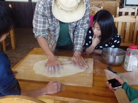 ほうとう手打ち体験　甲州名物ほうとうを通じて山梨の食文化を知ろう！＜カントリーレイクシステムズ／富士河口湖町＞