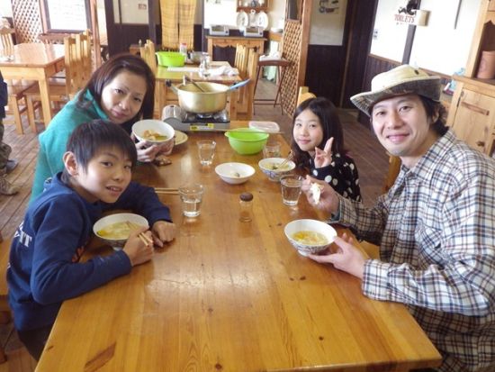 ほうとう手打ち体験　甲州名物ほうとうを通じて山梨の食文化を知ろう！＜カントリーレイクシステムズ／富士河口湖町＞