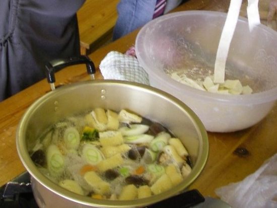 ほうとう手打ち体験　甲州名物ほうとうを通じて山梨の食文化を知ろう！＜カントリーレイクシステムズ／富士河口湖町＞