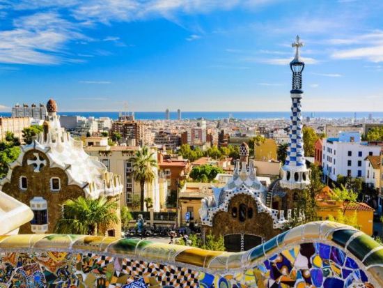 世界遺産サグラダ・ファミリア＆グエル公園　半日観光ツアー ＜英語ガイド／午前or午後／バルセロナ＞