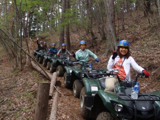ATVバギー乗車体験　富士山麓を大迫力で駆け抜けるツーリングは免許なしでも参加可能　8輪バギー体験乗車なら5歳からOK＜1～2時間／午前・午後／富士河口湖町＞
