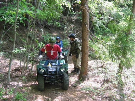 ATVバギー乗車体験　富士山麓を大迫力で駆け抜けるツーリングは免許なしでも参加可能　8輪バギー体験乗車なら5歳からOK＜1～2時間／午前・午後／富士河口湖町＞