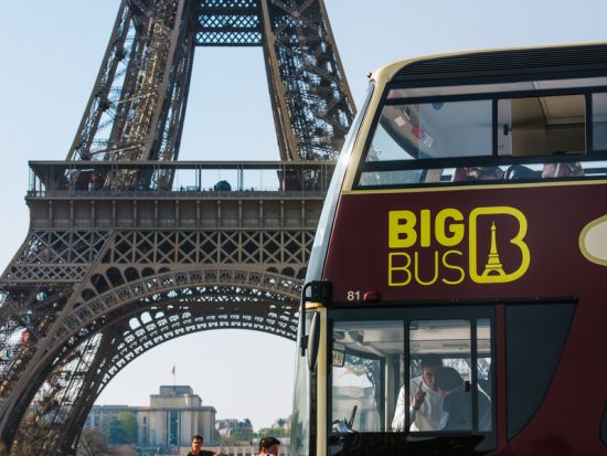 2階建てオープントップバスでめぐる　パリのイルミネーションツアー＜約2時間／英語オーディオガイド＞*当日予約OK