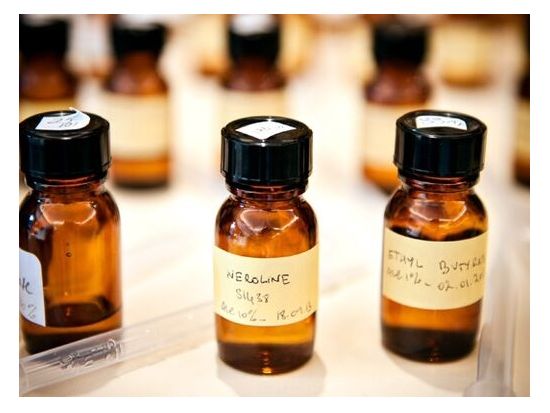 南仏でオリジナル香水づくり体験！ガリマール社 (Parfumerie GALIMARD)　＜午前・午後／英語／グラースまたはエズ＞