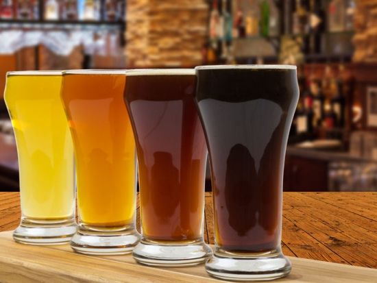 プラハの居酒屋「ホスポダ」巡り＆夕暮れ鑑賞＜ビール・おつまみ付き／日本語／プラハ発＞