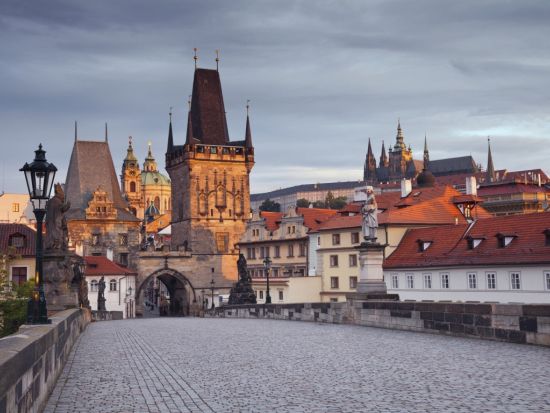【駅送迎】プラハ駅 ⇔ プラハ市内 ＜貸切／英語ドライバー＞