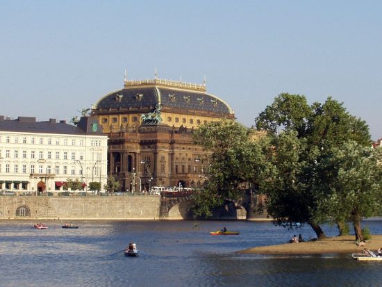 プラハ市内 半日観光ツアー　バスと徒歩で世界遺産都市をめぐる ＜英語ガイド／プラハ発＞
