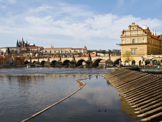プラハ市内 半日観光ツアー　バスと徒歩で世界遺産都市をめぐる ＜英語ガイド／プラハ発＞