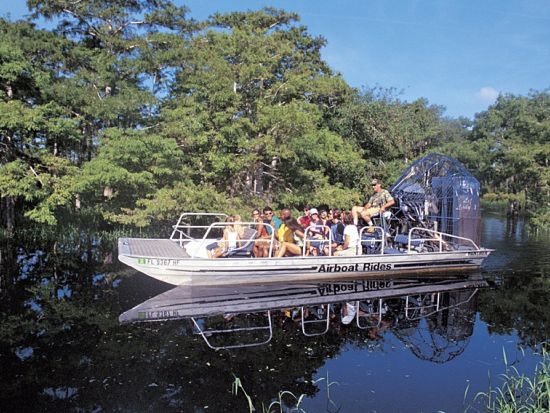 ケネディ宇宙センター＆エアボートライド　科学と自然を満喫する欲張り1日ツアー ＜入場チケット付き／英語ドライバー＞