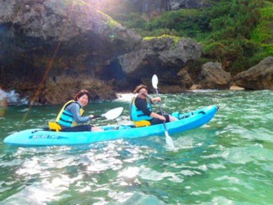 サンセットシーカヤック 夕暮れの海の上で沈む夕陽を眺めよう＜恩納村＞