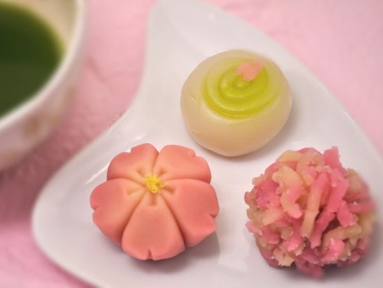 和菓子作り体験 町家造りの老舗和菓子店で和菓子作り 清水寺からアクセス良好＜和菓子3～4種類＋お抹茶／2名～／持ち帰り可／手ぶら参加OK＞ by 甘春堂 東店 