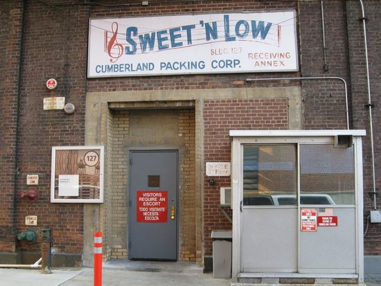 Women welding Credit BNY Archive