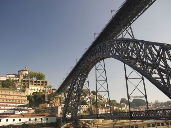 【プライベートツアー】ワイナリー見学付き！ポルト半日観光＜車貸切／午前・午後／ポルト発＞