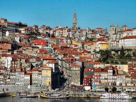 【プライベートツアー】ワイナリー見学付き！ポルト半日観光＜車貸切／午前・午後／ポルト発＞