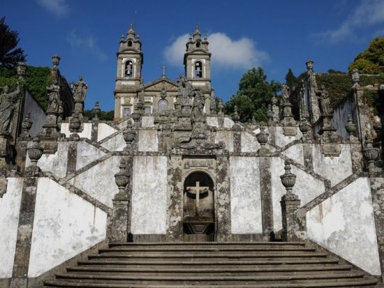 【プライベートツアー】ブラガ＆ギマランイス 終日観光　国営ホテル・ポサーダでのランチ付き＜車貸切／ポルト発＞by P.S.M.