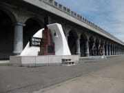 北防波堤ドーム稚泊航路記念碑