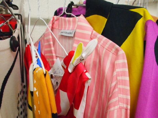 蚤の市巡りツアー 穴場のヴィンテージショップへ！＜日本語ガイド／昼食付／ヘルシンキ発＞