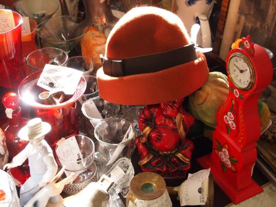 蚤の市巡りツアー 穴場のヴィンテージショップへ！＜日本語ガイド／昼食付／ヘルシンキ発＞