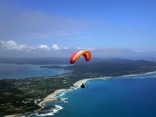 ＼元 航空自衛隊の整備士 山田インストラクターがご案内！／パラグライダー体験　約15分の空中散歩＜北部発（笠利町など）＞ by Happysky 