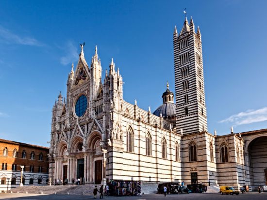 トスカーナ州　シエナ＋サン・ジミニャーノ＋キャンティワイナリー訪問＜モンテリッジョーニ訪問プランあり／昼食＆ワイン試飲付／英語／フィレンツェ発着＞