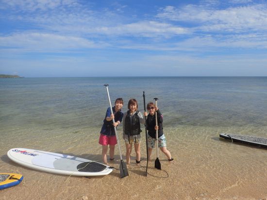 SUPツアー　ドローン撮影プランあり！青の洞窟シュノーケルセットも選択可！経験豊富なガイドと行く遊び心満点ツアー＜写真無料／読谷村発＞