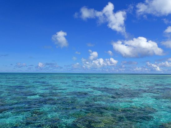 SUPツアー　ドローン撮影プランあり！青の洞窟シュノーケルセットも選択可！経験豊富なガイドと行く遊び心満点ツアー＜写真無料／読谷村発＞