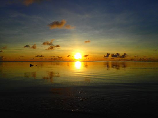 サンセットシーカヤック　絶景夕陽ポイントで海に浮かんで優雅なひと時！経験豊富なガイドと行く遊び心満点ツアー＜写真無料／読谷村発＞