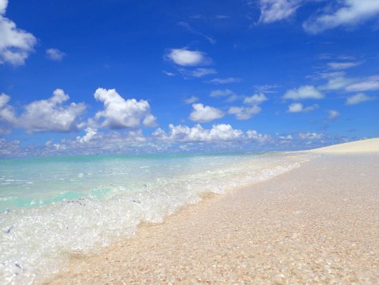 シーカヤックツアー　ドローン撮影プランあり！青の洞窟シュノーケルセットも選択可！経験豊富なガイドと行く遊び心満点ツアー＜写真無料／読谷村発＞