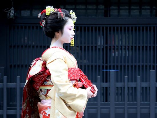 舞妓変身体験 スタジオ撮影 創業100年の呉服屋がプロデュース 本格変身体験 芸妓・SAMURAI体験可＜京阪七条駅＞by エ・マーサ