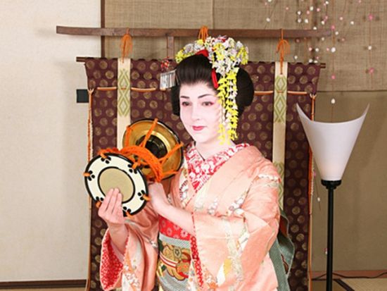 舞妓変身体験 スタジオ撮影 創業100年の呉服屋がプロデュース 本格変身体験 芸妓・SAMURAI体験可＜京阪七条駅＞by エ・マーサ