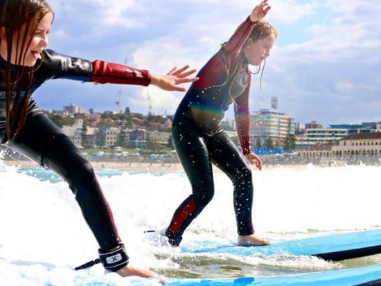 世界のボンダイビーチでサーフィンデビュー！ボンダイビーチ唯一の公認サーフィンスクール(Let's Go Surfing)☆ビギナー向け少人数制グループレッスン